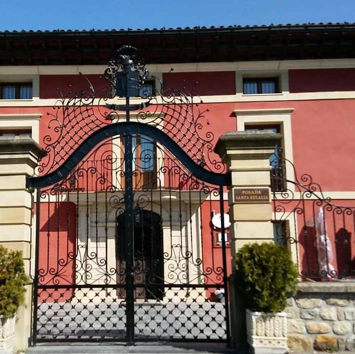 Posada Santa Eulalia Villanueva de la Pena Exterior photo
